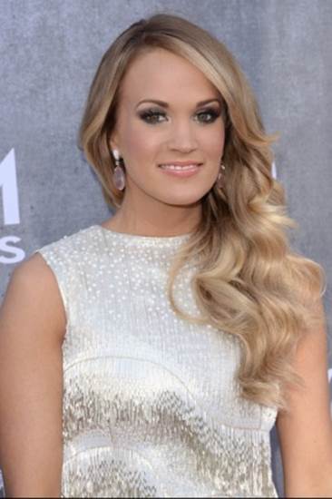 Carrie Underwood to Launch Lifestyle Clothing Collection_1