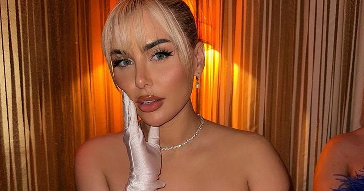 Ellie Brown, star of "Love Island," is praised for her "beauty" after removing her bra and wearing a dress that stays up thanks to sheer chance