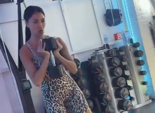 Nicole Scherzinger Flaunts Her Toned Abs While Workout In Tight Sportswear Nicole Scherzinger Flaunts Her Toned Abs While Workout In Tight Sportswear