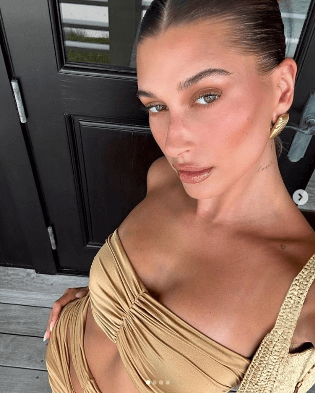 A slashed skintight dress reveals Hailey Bieber as 'the hottest person ever'