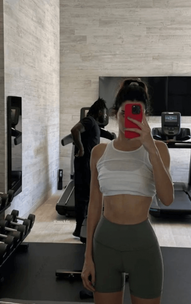 In tight shorts and sports bra, Kendall Jenner reveals toned abs