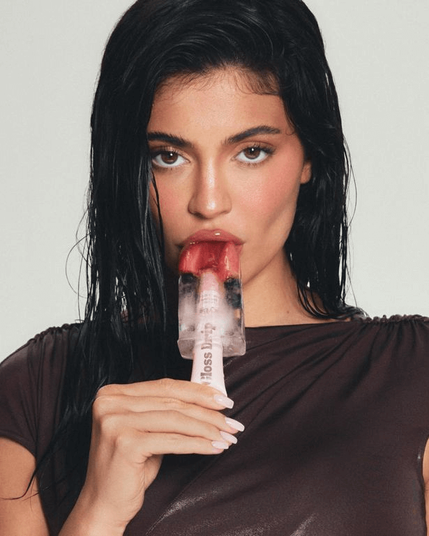 A new photoshoot with an ice lolly shows Kylie Jenner looking stunning in new snaps.