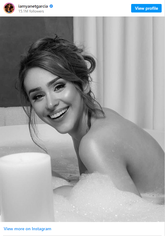 Yanet Garcia posed in saucy bathtub photo.