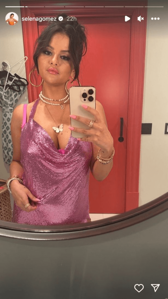 In a series of racy pics she posted on her Instagram story, Selena Gomez embraces her inner Barbie girl and looks absolutely stunning in her bright pink outfit.