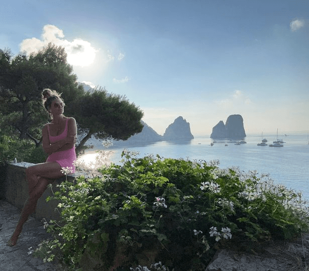 With a skintight pink dress that highlights her incredible figure, Heidi Klum has been soaking up the Italian sun with her family and taking to Instagram.