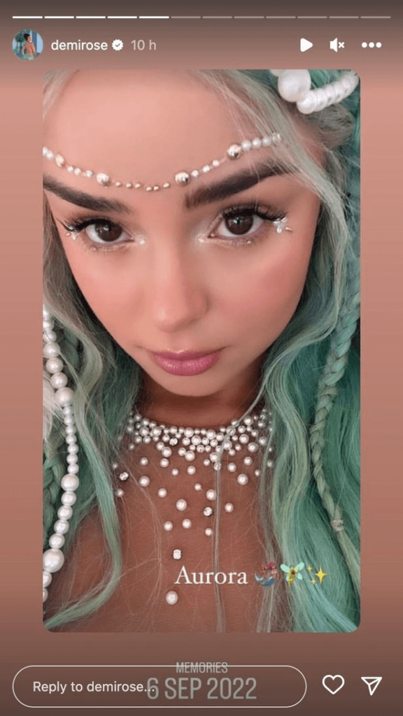 Stunning Demi Rose unveils blonde dreadlocks in teeny top