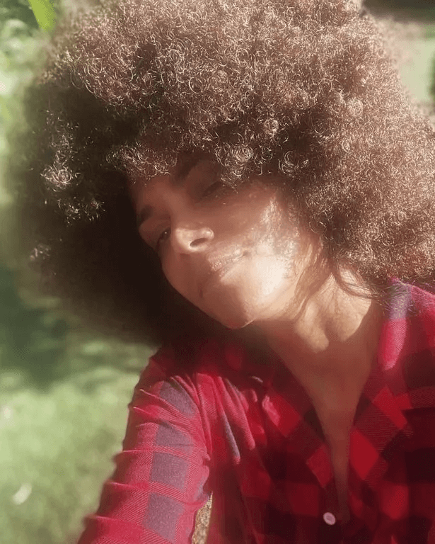 Hollywood icon Halle Berry shocked fans with a glam selfie showing off her natural afro hairstyle.