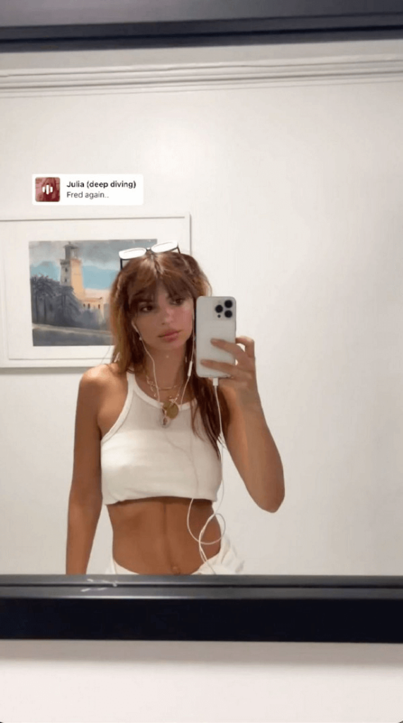 Under a crop top, Emily Ratajkowski ditches her bra