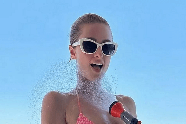 While on the holiday in Greece, Paris Hilton showed off her incredible figure in a ‘Barbie pink’ bikini