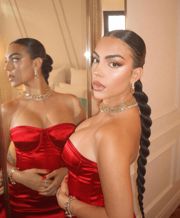 With an eye toward showcasing her new haircut, Georgina Rodriguez slipped into a red corset dress to join the club of women who don't wear bras.