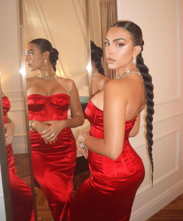 Cristiano Ronaldo's girlfriend Georgina Rodriguez joins no bra club as she wears corset dress