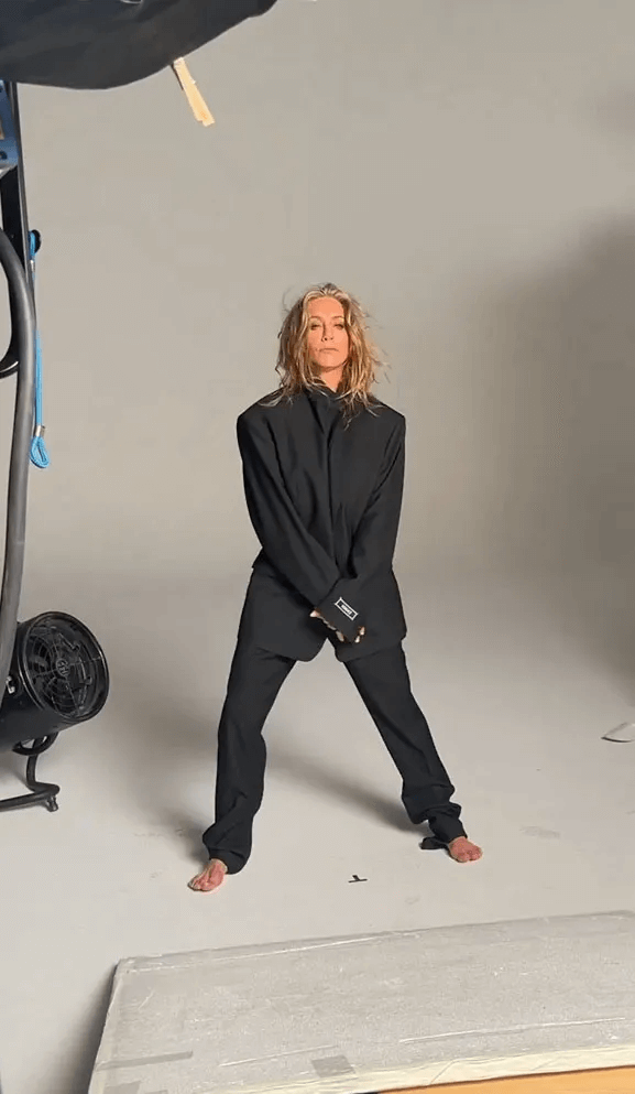 Fan and famous friend call Jennifer Aniston's glam photoshoot breath-taking