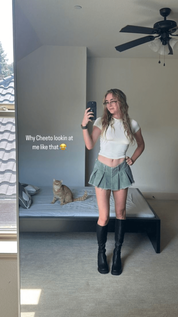 She joked about her cat in another photo: "Why Cheeto lookin' at me like that?"
