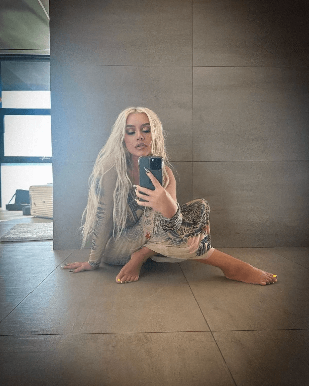 Holding up her phone for a mirror selfie, she showed off her yellow pedicure and let her ice blonde hair fall in loose waves down to her waist.