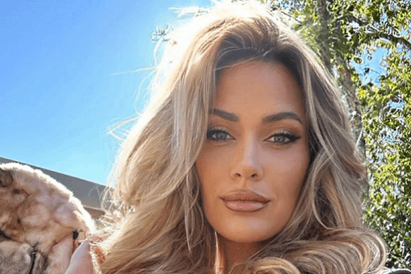 A new stunning snap of Paige Spiranac has won the hearts of fans but most of them have missed an unusual object in background
