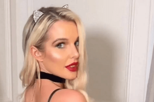 Halloween costumes by Helen Flanagan shows off her killer curves