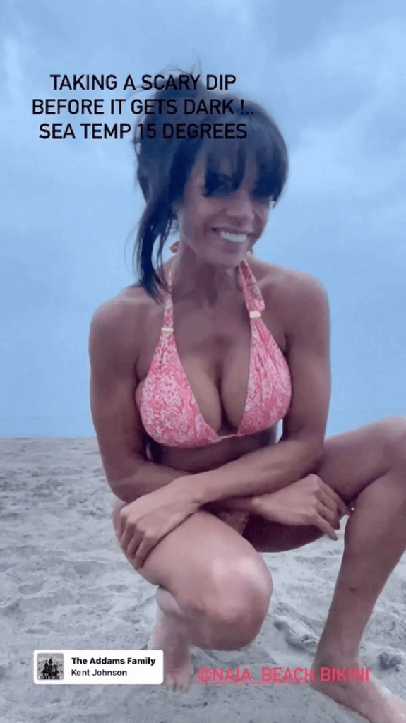 A teeny bikini shows off Jenny Powell's killer curves in her latest post