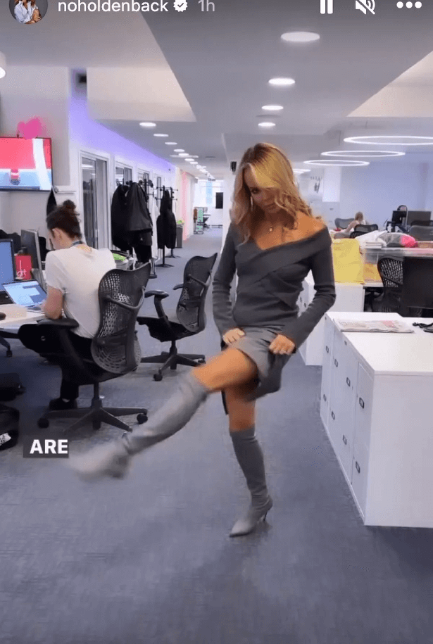Last Wednesday, also at the Heart FM office, Amanda Holden showed off her boots, lifted her skirt and appeared more cheerful.