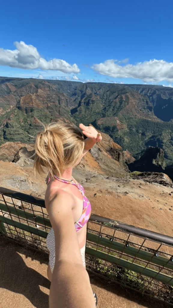 Charis shared her trip to the stunning Jurassic Park-themed landscape with fans during her Saturday show.
