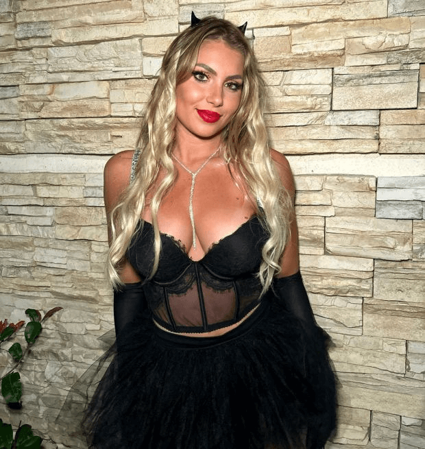 World's sexiest swimmer Andreea Dragoi exposes her braless body in an all-black Halloween outfit
