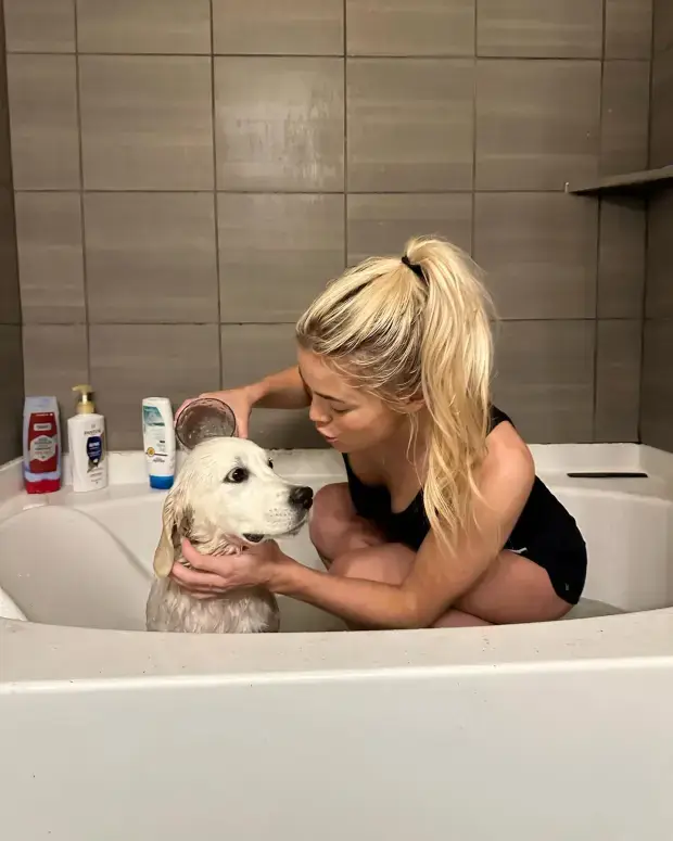 She shared the pic on Instagram and also posted a photo of herself cleaning her white puppy dog Roux.