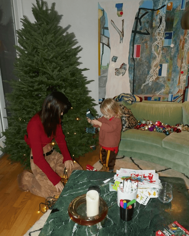 She then displayed photos of her son helping her decorate the tree, unraveling lights as she did so.