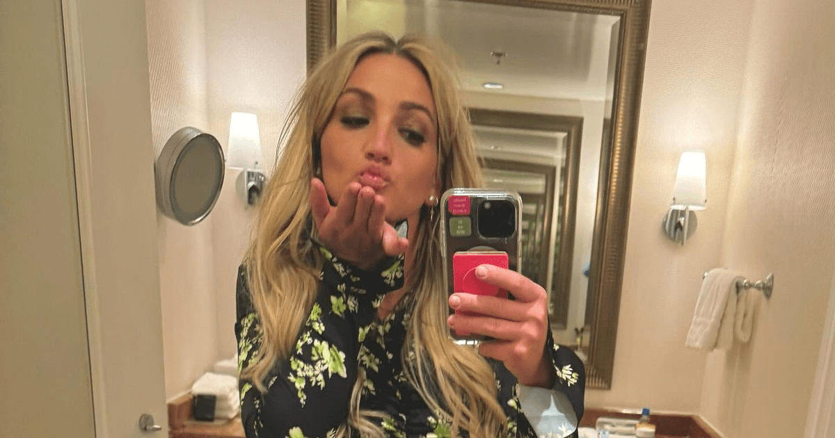 As Jamie Lynn Spears lifts her skirt to reveal knickers shortly, she has dubbed “the world’s most beautiful women”