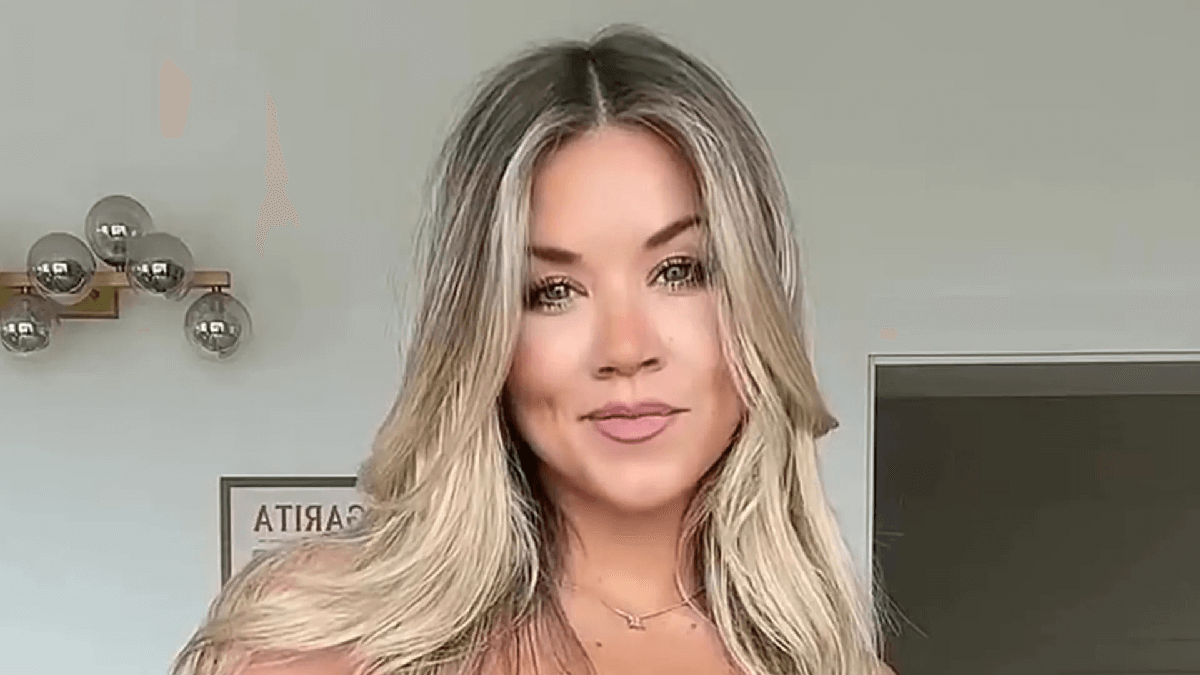 Hollie Shearer left followers stunned as she showed off her gold bum in a black and white leopard print