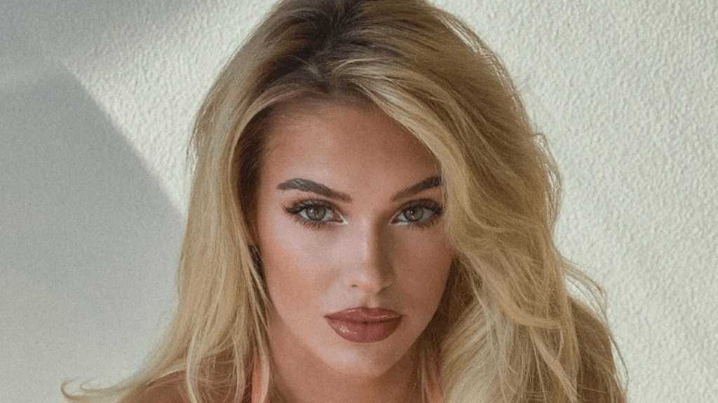 In a revealing orange dress, Veronika Rajek stunned fans with her athletic figure