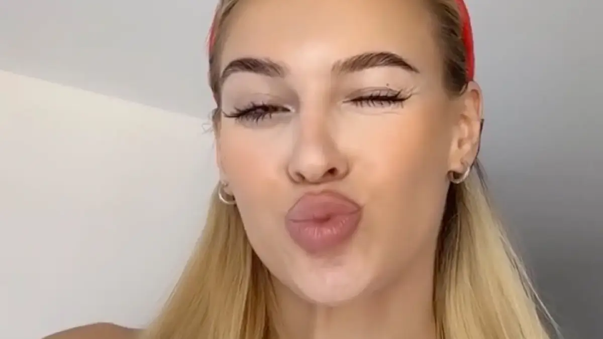 Veronika Rajek reveals secrets behind stunning figure as she shows off jingly reindeer antlers Veronika Rajek reveals secrets behind stunning figure as she shows off jingly reindeer antlers