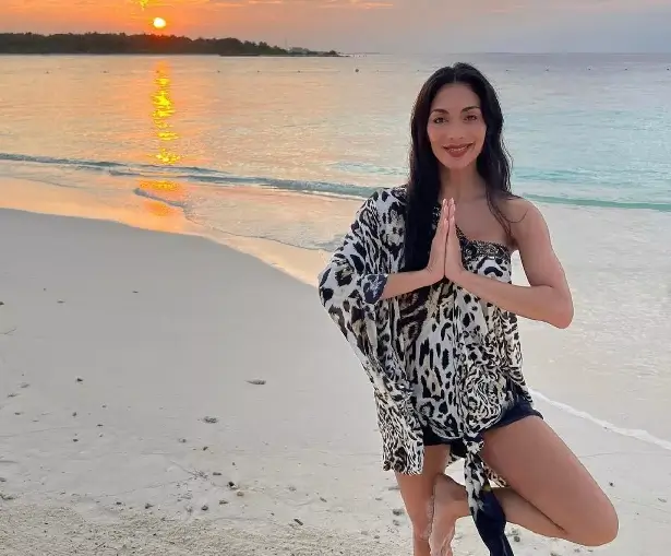 While the sun set behind her, Nicole Scherzinger posed for a series of stunning snaps on the beach, barely covering her iconic curves with just a floaty sarong.