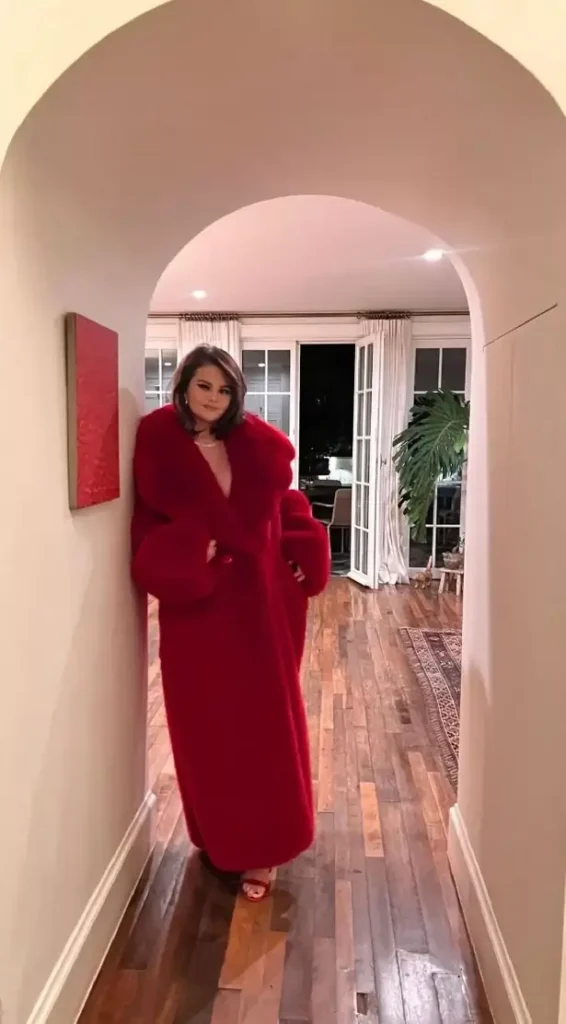 With recent saucy selfies taken from Selena Gomez, hearts are racing after she wore a bright red dress and matching coat for her boyfriend's birthday.