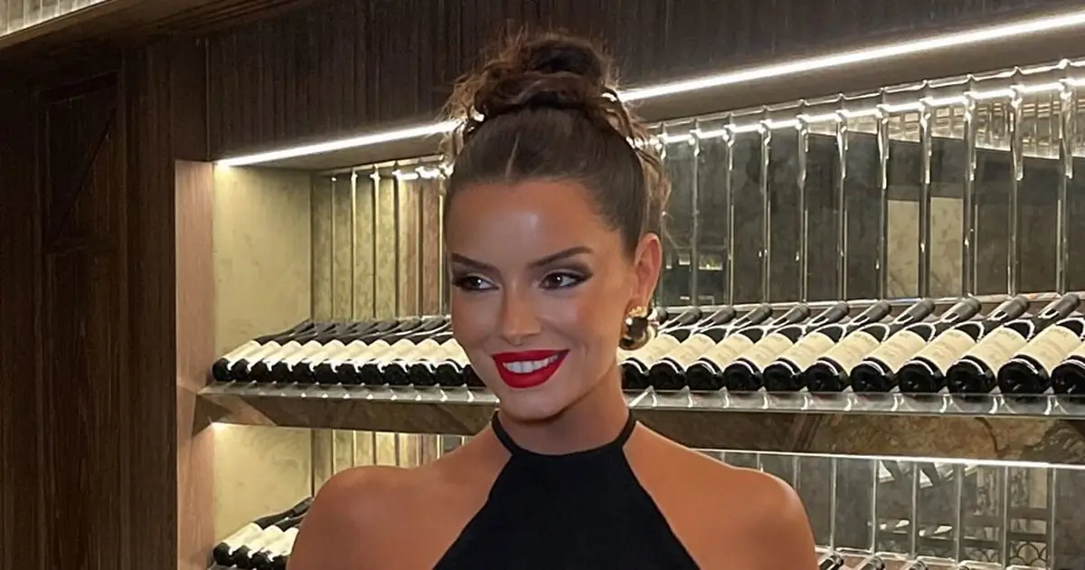 In a slinky black dress that barely contained her curves, Maura Higgins was called the “sexiest woman on the planet” when she flaunted her dynamite body.