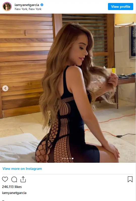 Yanet even filmed herself blowing a kiss to fans as she struck another pose in the next few photos.
