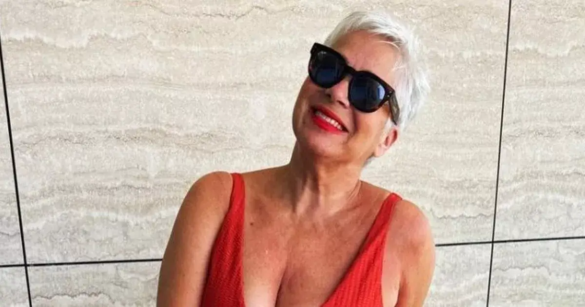 Denise Welch strips to swimsuit in sizzling Dubai holiday snaps