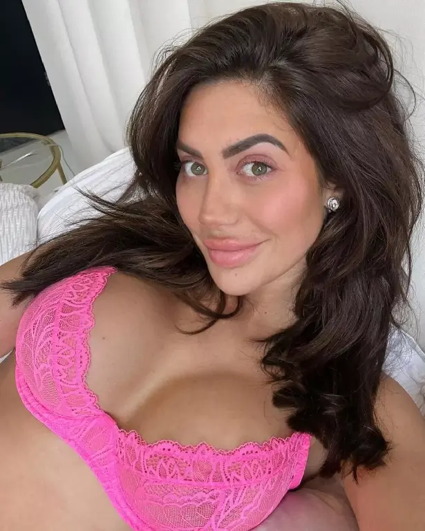 A stunning selfie shows off Chloe Ferry's natural beauty as she basks in her pink bra