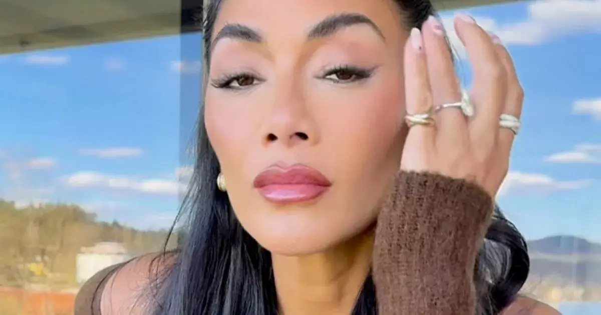 Nicole Scherzinger’s new video shows her hugs curves and dancing in a super tight dress