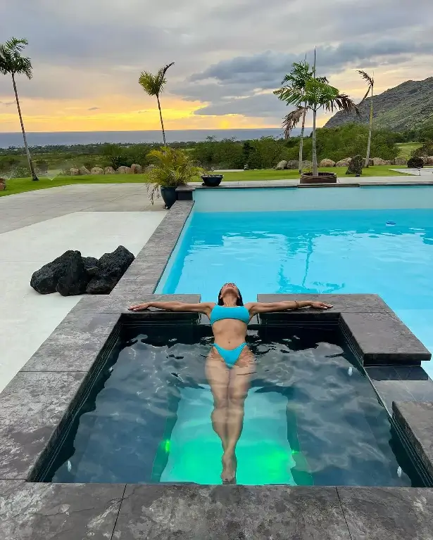 In her third snap, Nicole floated in a pool of clear blue water as she crossed her legs and flaunted a flawless six-pack while tipped backwards and tilting her head up.