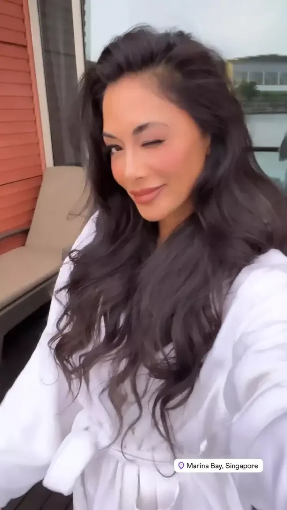In a behind-the-scenes video, Nicole Scherzinger wears only a fluffy ...