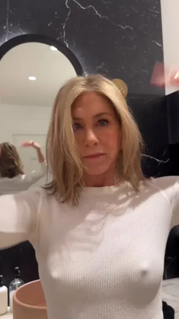 A new advertisement for Jennifer Aniston appears to show off her bare nipples in a skintight white top, leaving fans stunned.