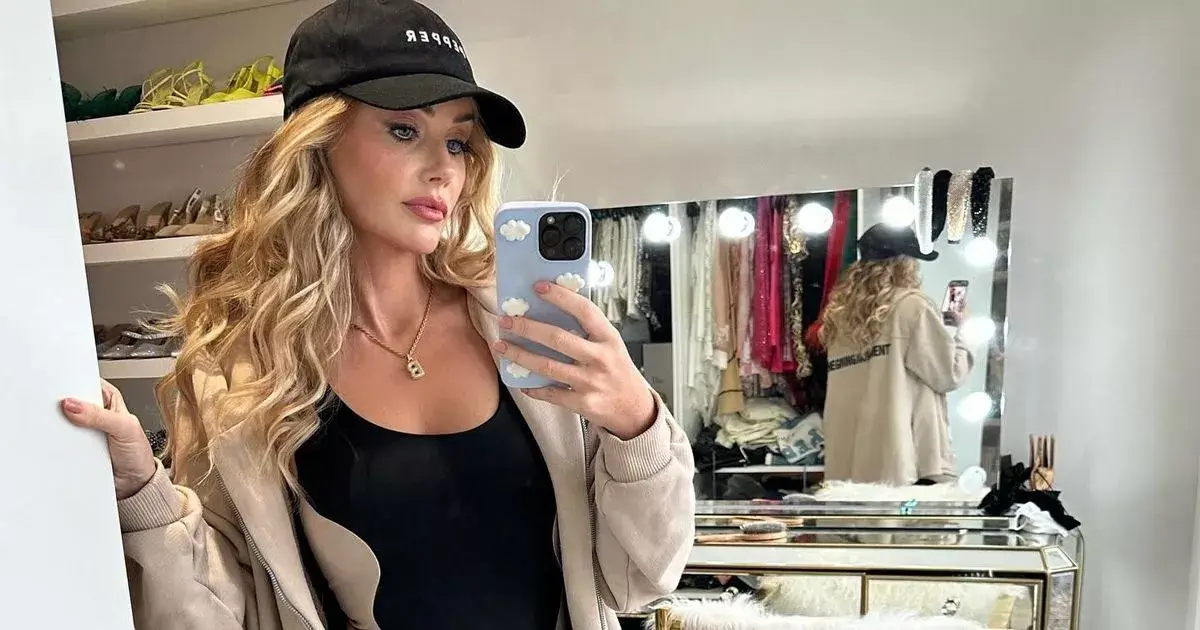 Laura Anderson accidentally flashes boobs dancing in a racy malfunction
