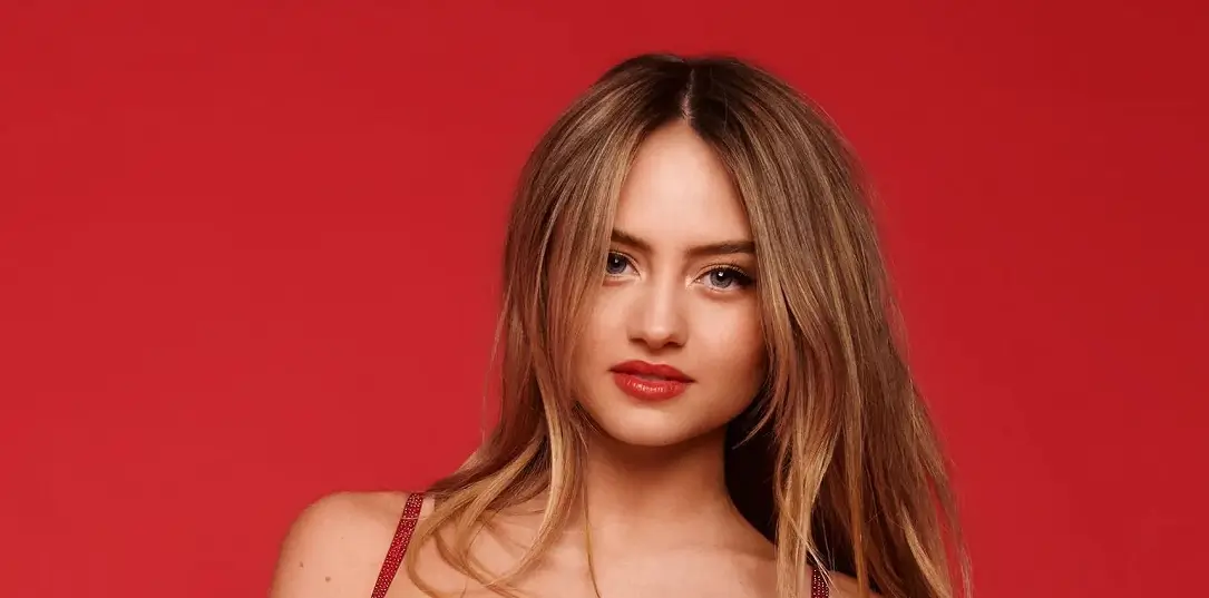 Stunning Leni Klum shows off her curves in barely-there undergarments from Intimissimi