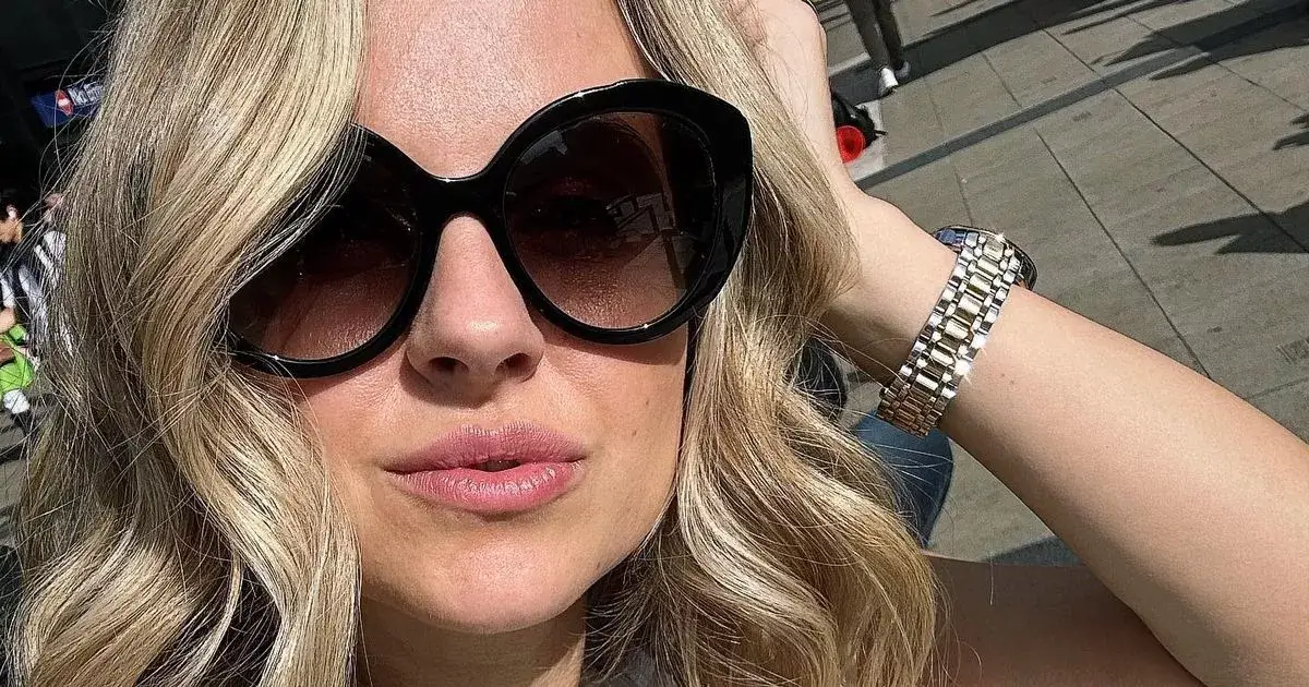 Tina O’Brien showed off her killer figure in a plunging low-cut dress that left fans in awe Tina O’Brien showed off her killer figure in a plunging low-cut dress that left fans in awe
