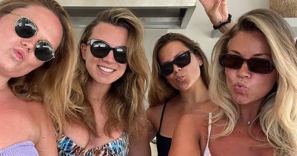 Hollie Shearer and Chloe Shearer stun in ‘gorgeous’ bikini snap with blonde friends