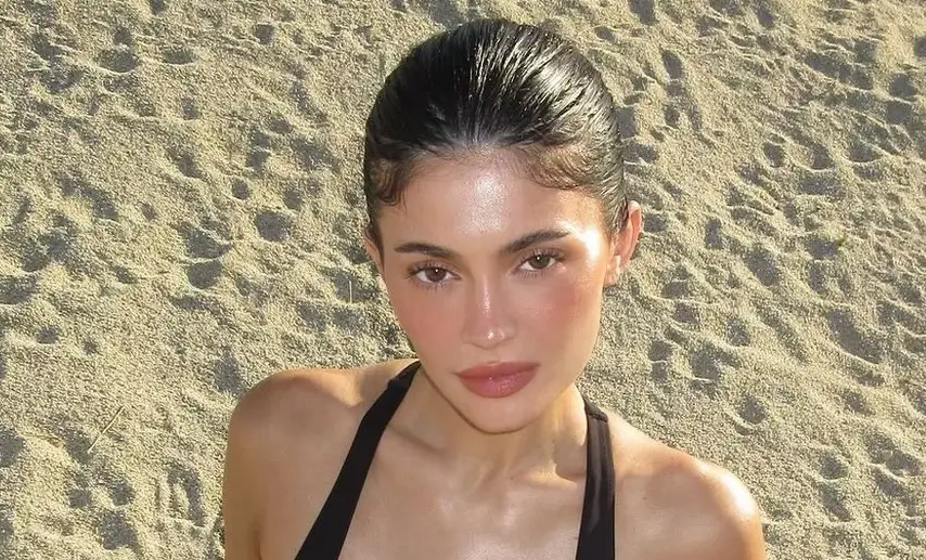 Kylie Jenner showed off her hot body in a skin tight swimsuit as fans gush ‘goddess’