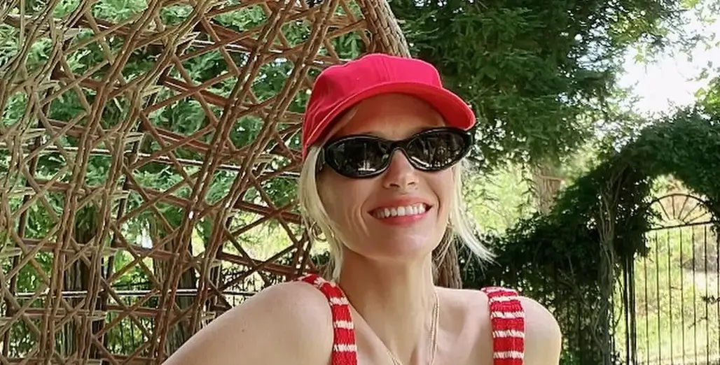 January Jones’ curves burst over a tiny red and white bikini top as fans gush ‘hottest figure’ January Jones’ curves burst over a tiny red and white bikini top as fans gush ‘hottest figure’