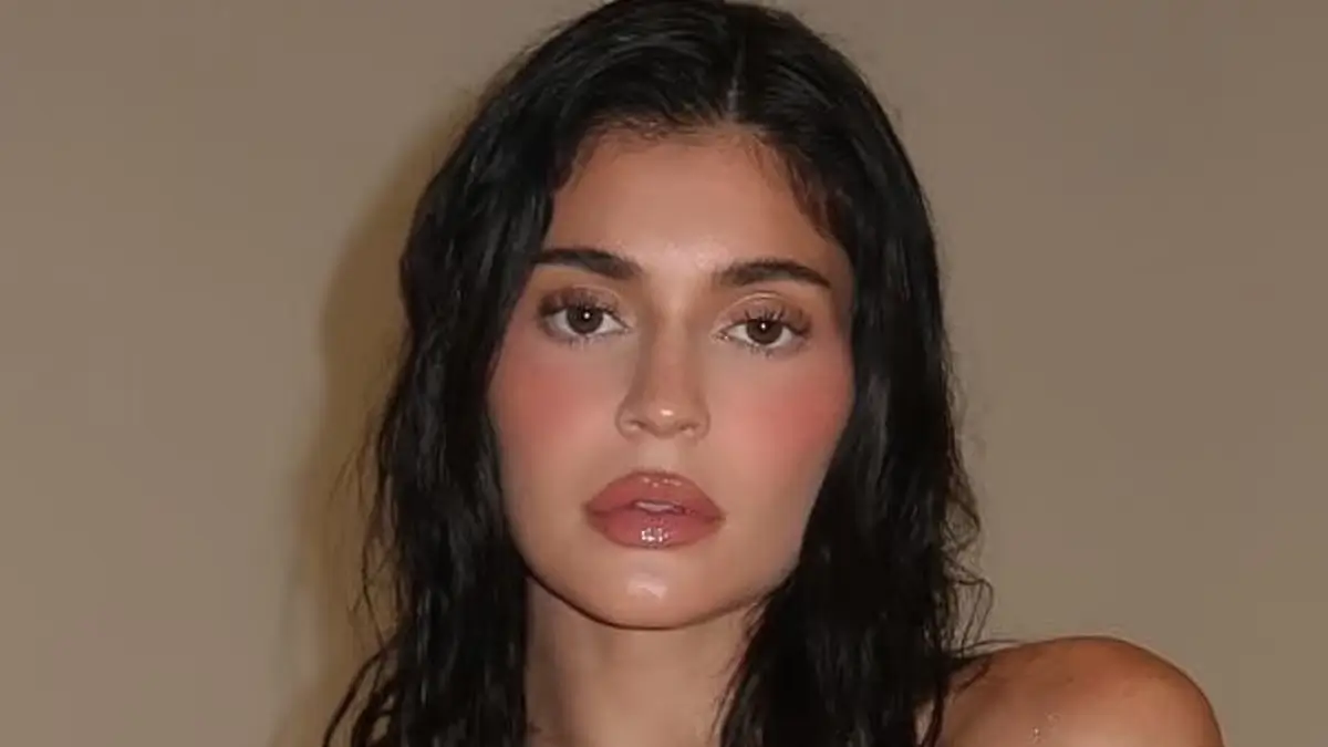 Kylie Jenner, 27, Highlights Hourglass Curves In Plunging Purple Sports Bra