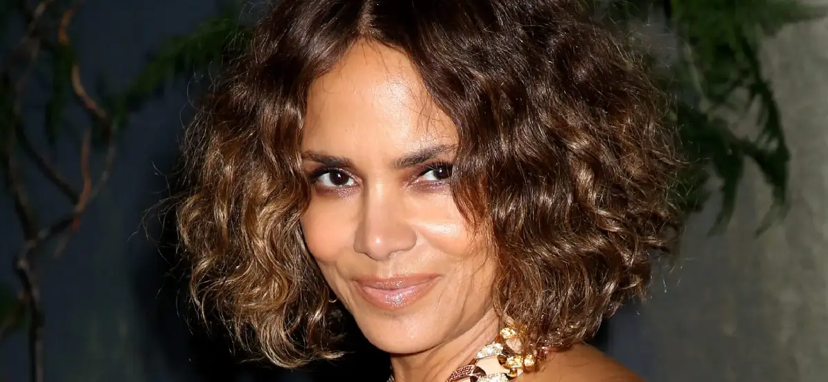 Halle Berry In Her Body-Hugging Red Dress Transforms Into ‘Lady In Red’