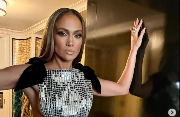 Jennifer Lopez goes underwear-free in an incredibly silver dress that was open at the sides