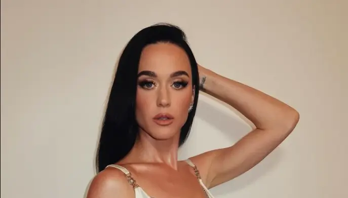 Katy Perry showed off her elegant figure as she wore a white silky gown studded with diamonds Katy Perry showed off her elegant figure as she wore a white silky gown studded with diamonds